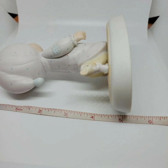 PRECIOUS MOMENTS FIGURINES "Jesus is the light that Shines" Child in Pajamas - Picture 12 of 12